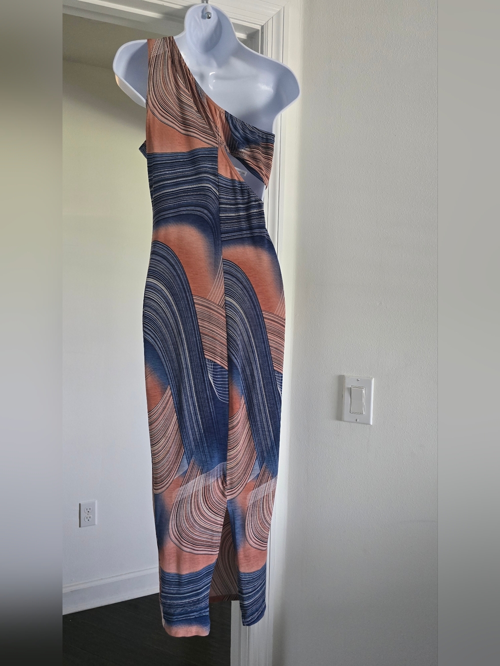 Goodtime USA one-Shoulder O-ring Abstract Print Maxi Dress in pink and navy - M - Picture 5 of 5